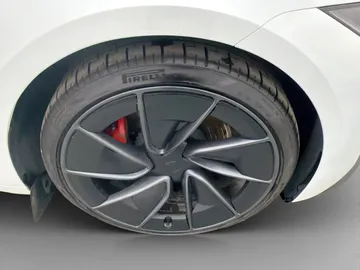 Car image 34