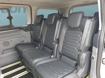 Car image 30