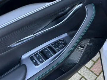 Car image 50