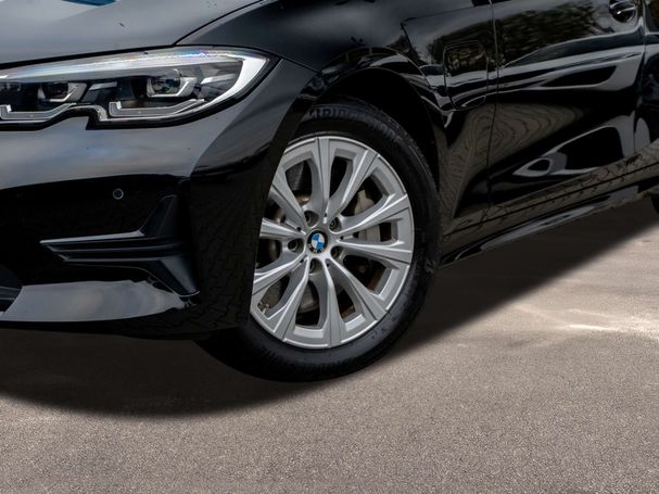 BMW 330e Touring 215 kW image number 7