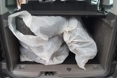 Car image 28