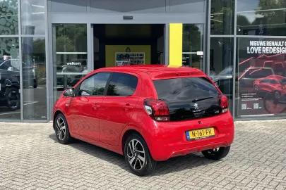 Car image 4