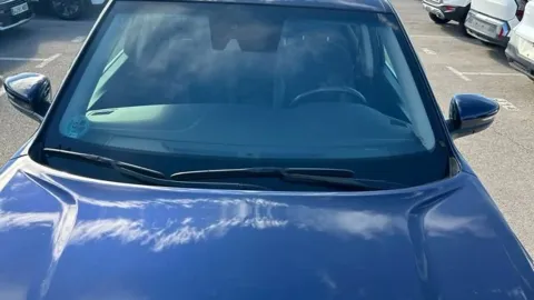 Car image 25