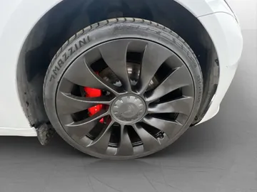 Car image 35