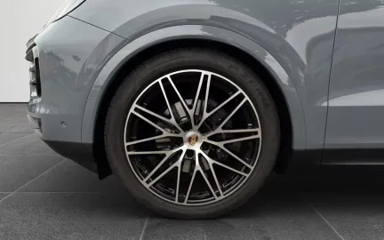 Car image 23