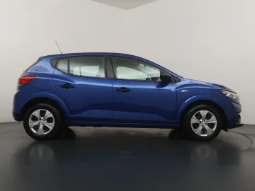 Car image 4