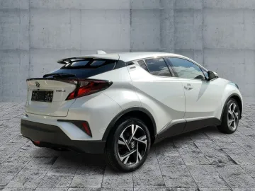 Car image 4