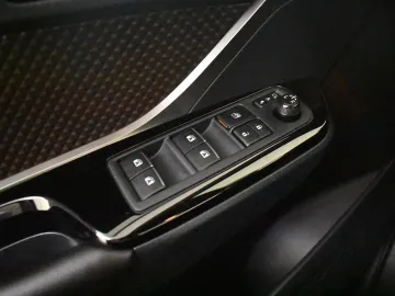 Car image 32