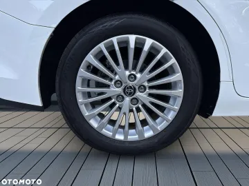 Car image 30