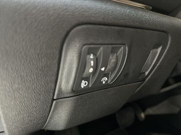 Car image 36