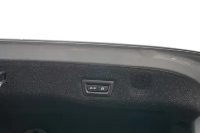 Car image 40