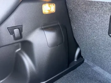 Car image 37