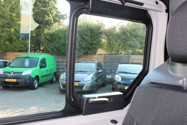 Renault Trafic Cab dCi 145 107 kW image number 28