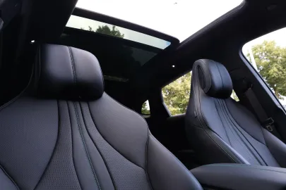 Car image 30