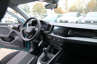 Car image 11