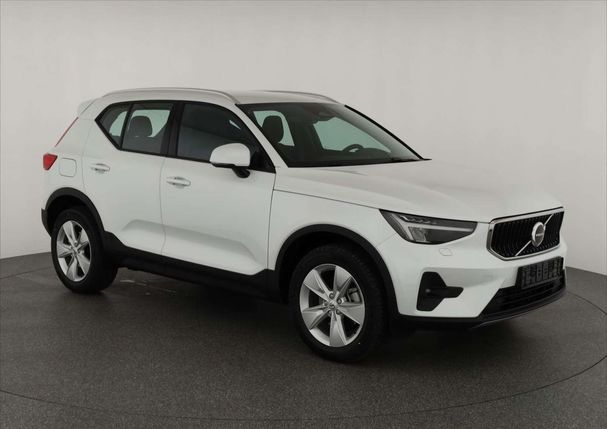 Volvo XC40 B3 Core 120 kW image number 1