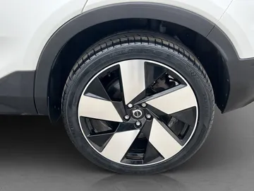 Car image 38
