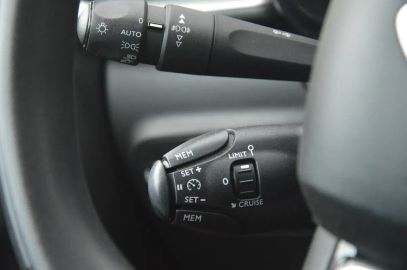 Car image 26