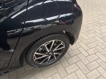 Car image 29
