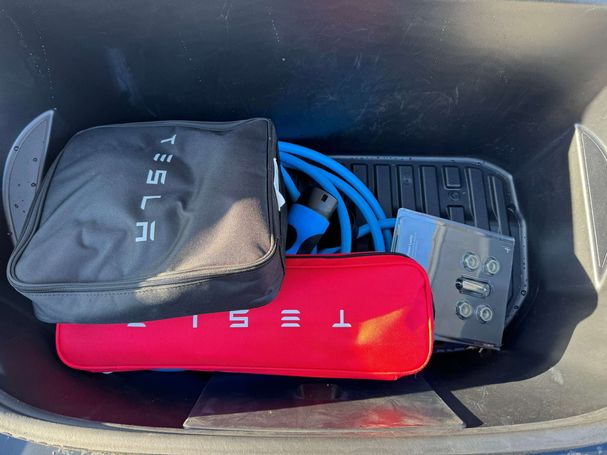 Tesla Model Y 220 kW image number 37