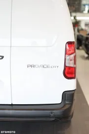 Car image 40