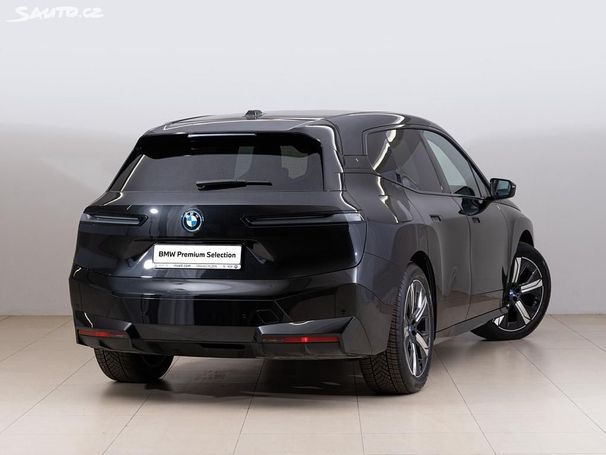 BMW iX xDrive40 240 kW image number 8