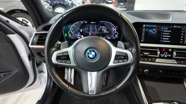 BMW 330 e 215 kW image number 28