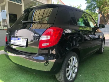 Car image 18