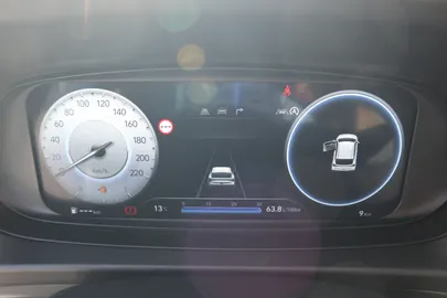 Car image 15