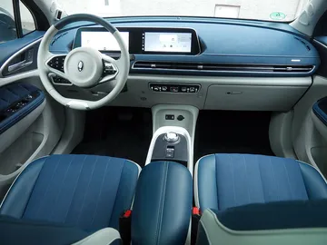 Car image 24