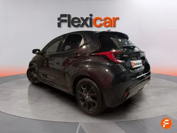 Car image 4