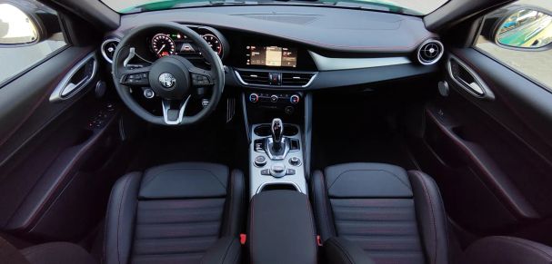 Alfa Romeo Giulia 2.0 Turbo Q4 206 kW image number 14