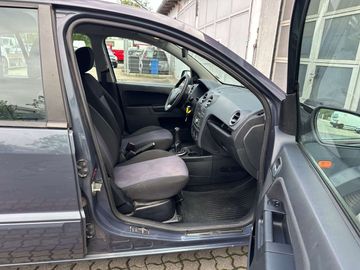 Car image 17