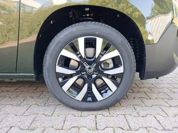 Car image 28