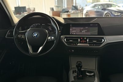 Car image 37