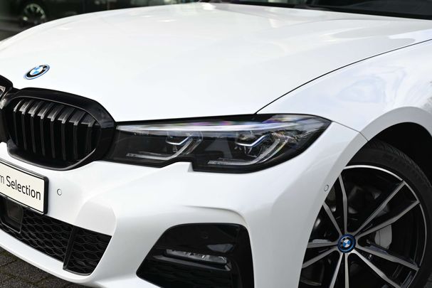 BMW 330e Touring M Sport xDrive 215 kW image number 28