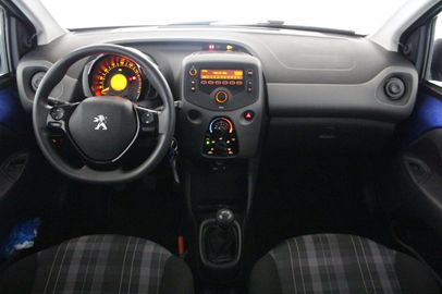 Car image 8