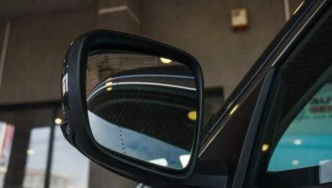 Car image 37