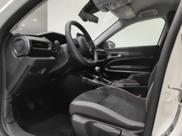 Car image 27