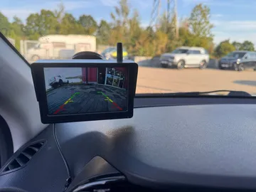 Car image 15