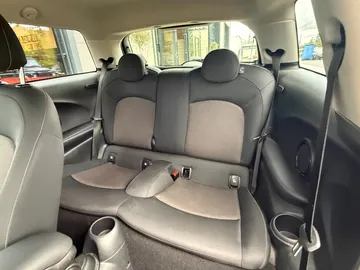 Car image 27