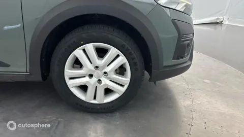 Car image 20