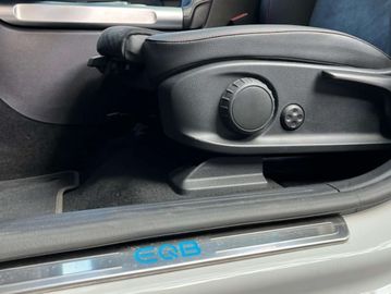 Car image 37