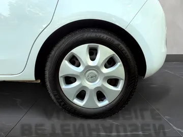Car image 13
