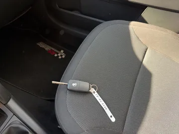 Car image 34