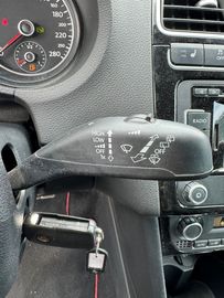 Car image 32