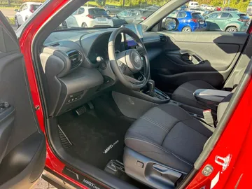 Car image 4