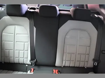 Car image 36