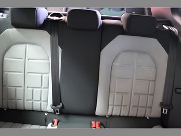 Car image 36