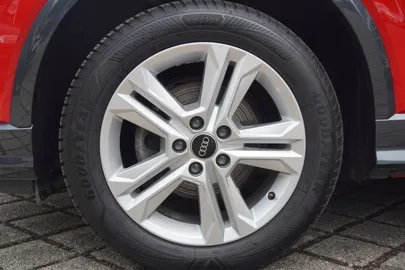 Car image 32